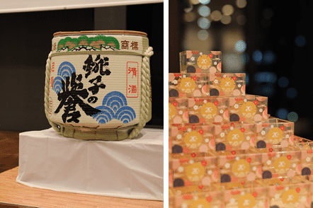 鏡開きの樽と記念品の桝